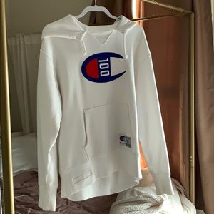 Champion hoodie🤍